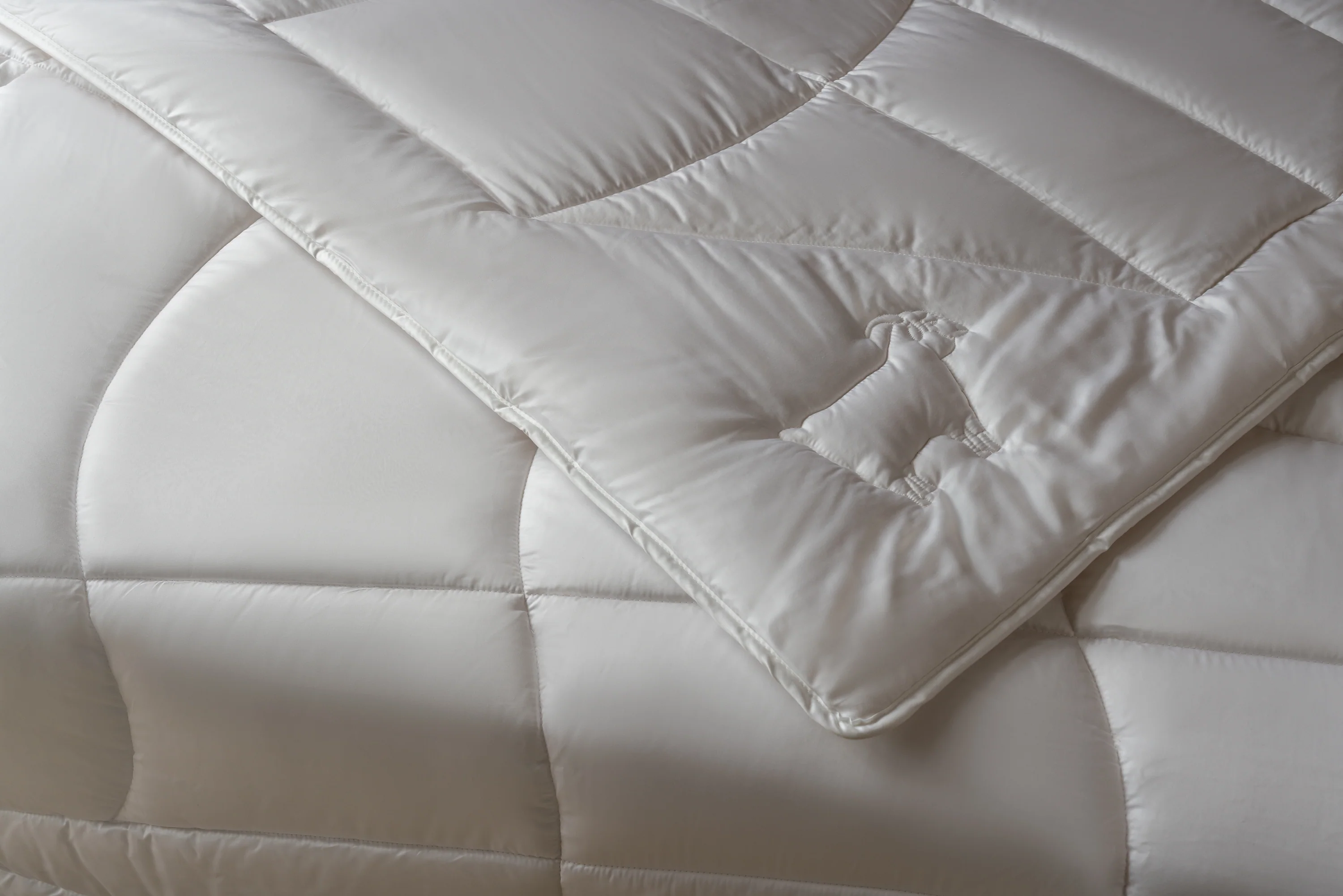 Luxury Cashmere All Seasons Duvet - Image 3