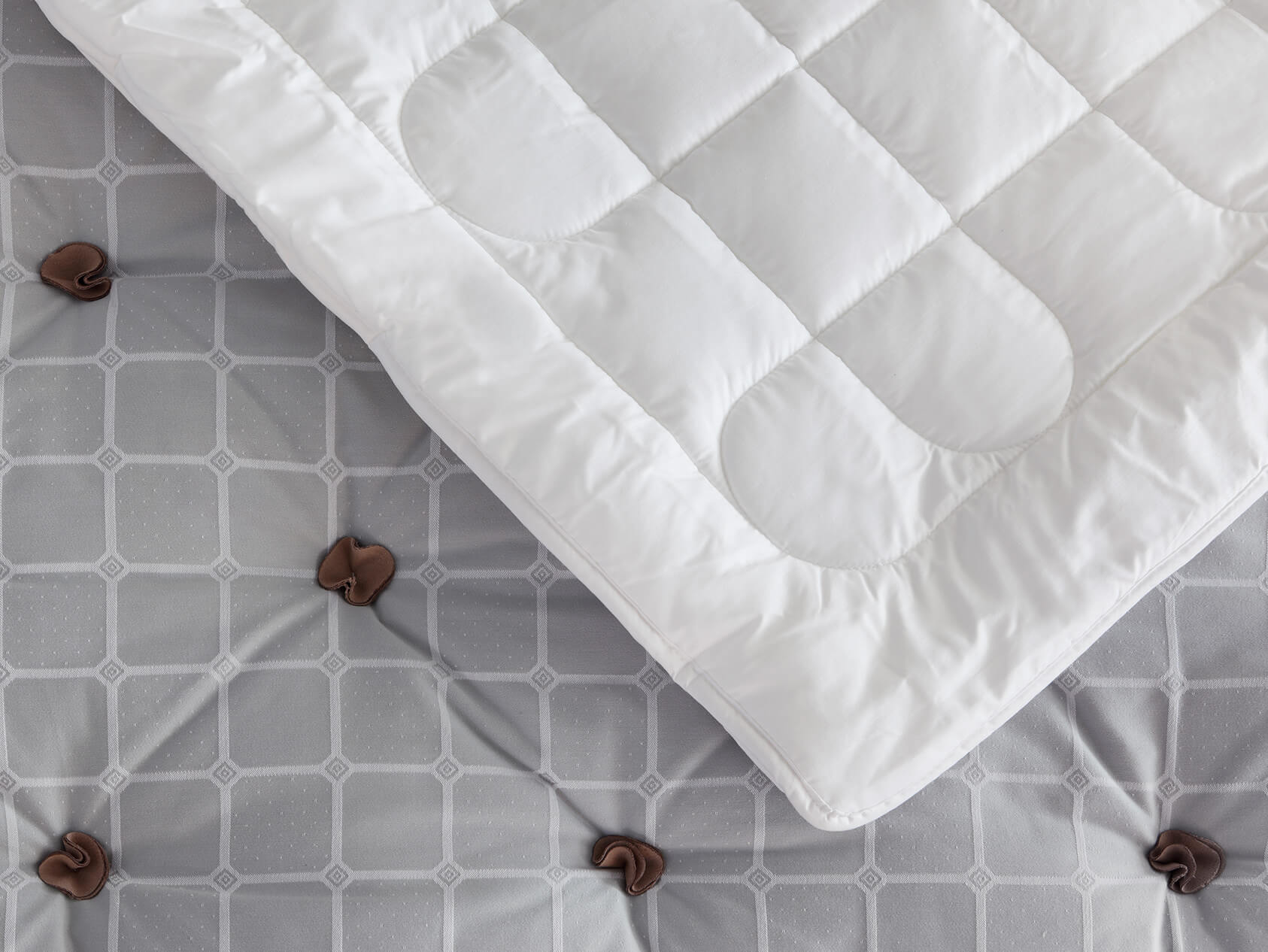 Luxury Climate Control Mattress Protector - Image 3