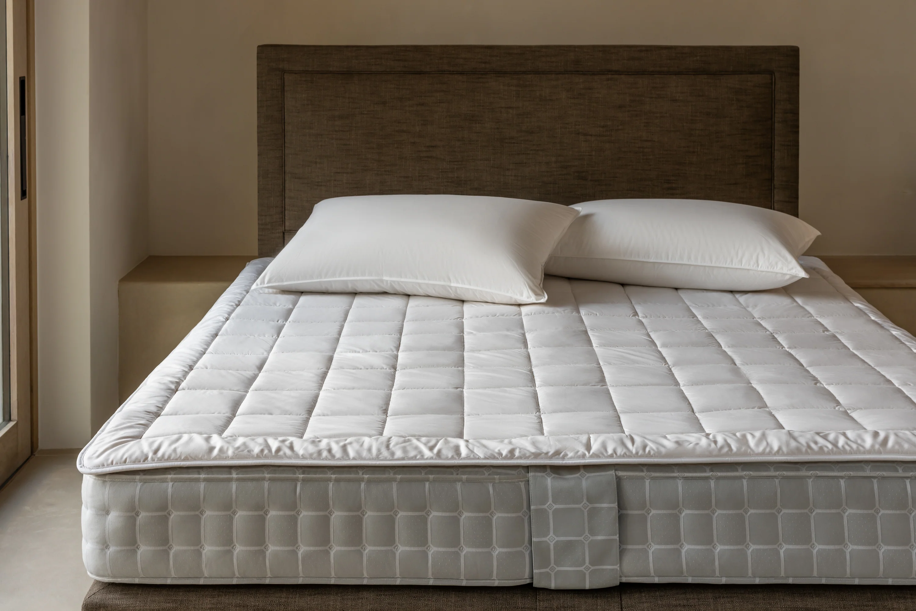 Luxury Pure Wool Mattress Protector - Image 3