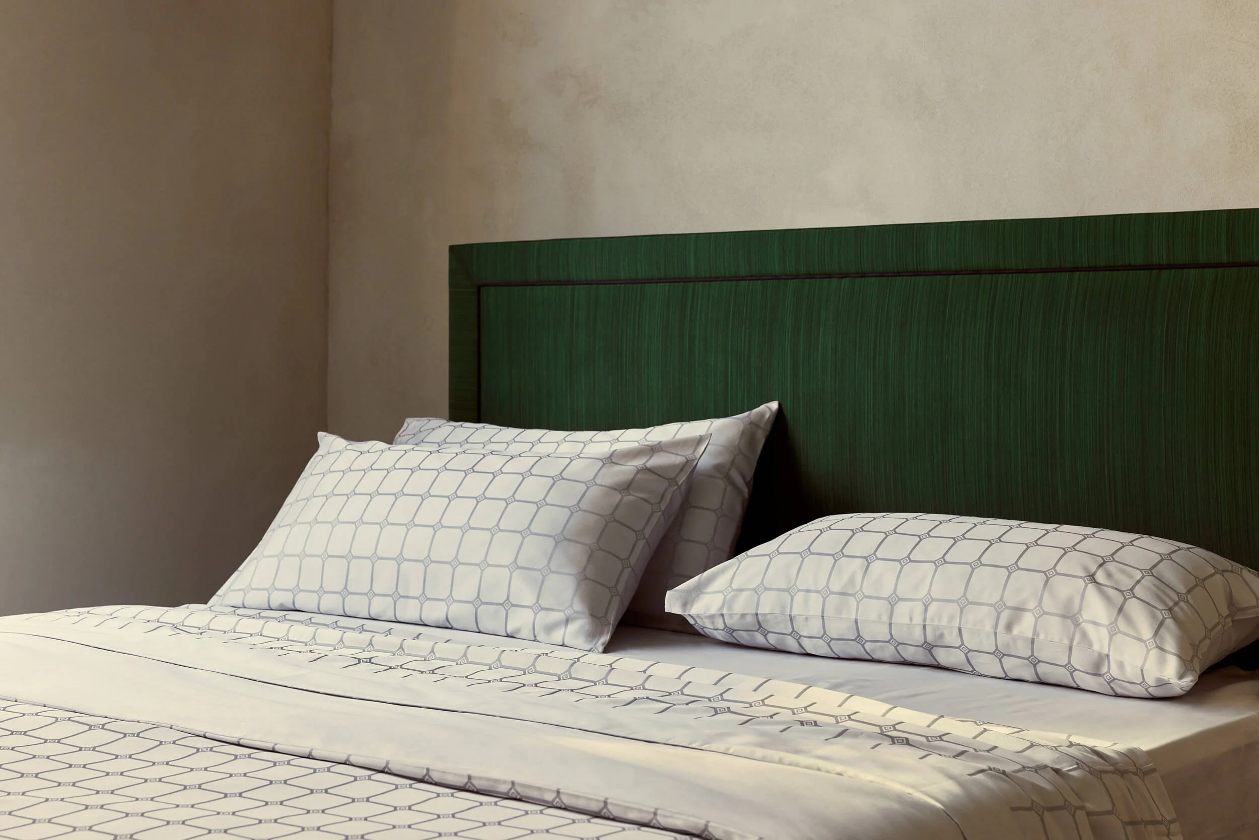 The Trellis Luxury Bed Linen Set - Silver - Image 2